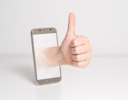 Aufmerksamkeit als Währung: Ich werde geliked, also bin ich! thumbs-up-1999780_1920